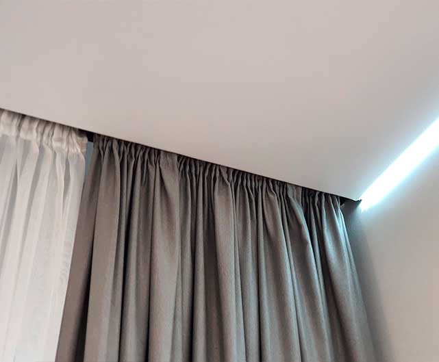 Натяжные потолки в коридоре в Мостах